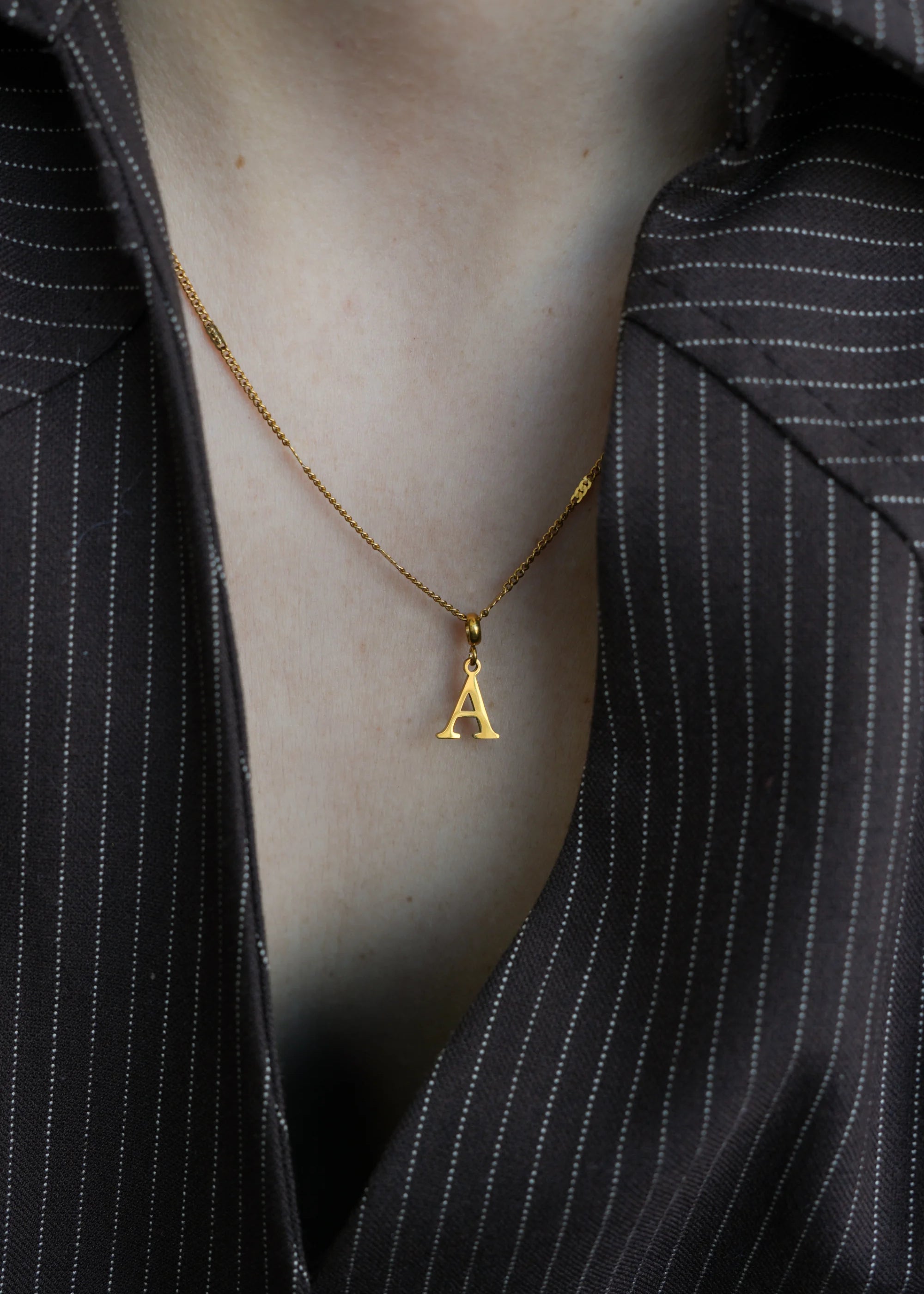Collar Initial Serif