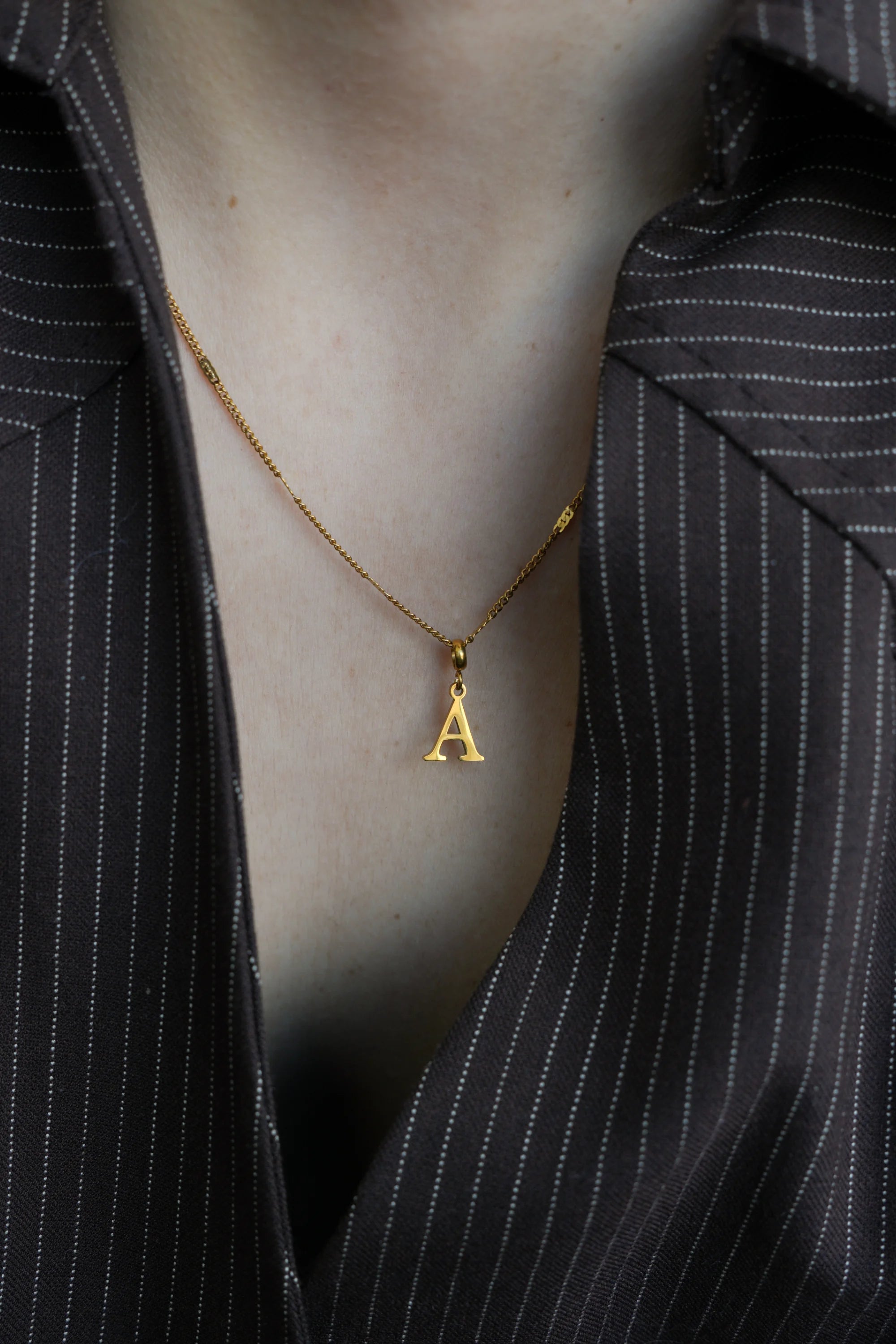 Collar Initial Serif