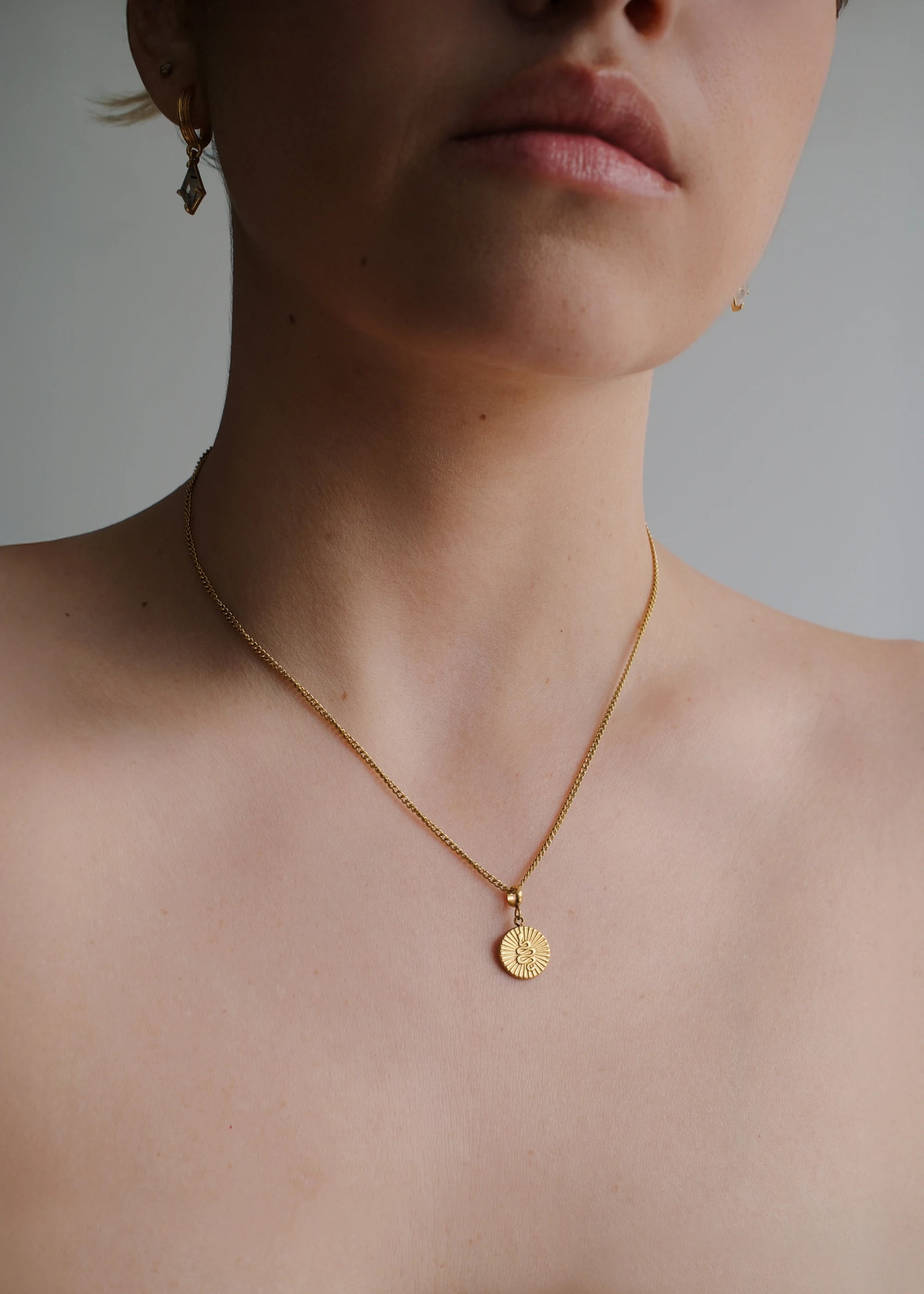Collar Serpent Coin