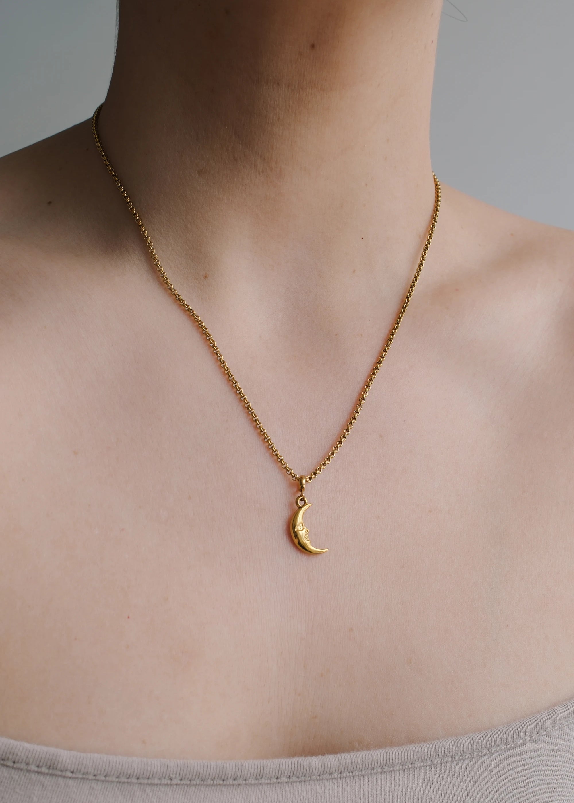Collar The Moon