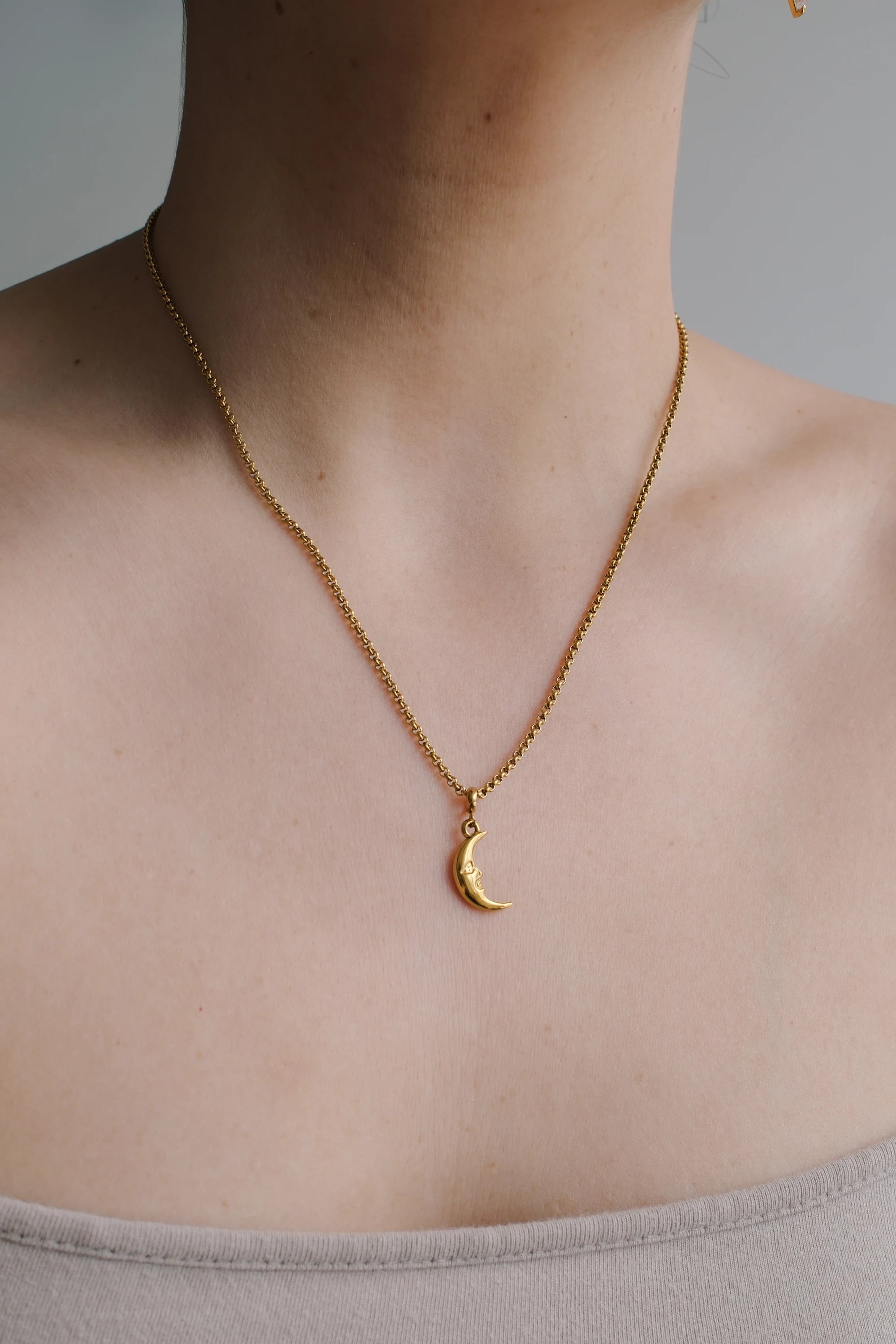 Collar The Moon
