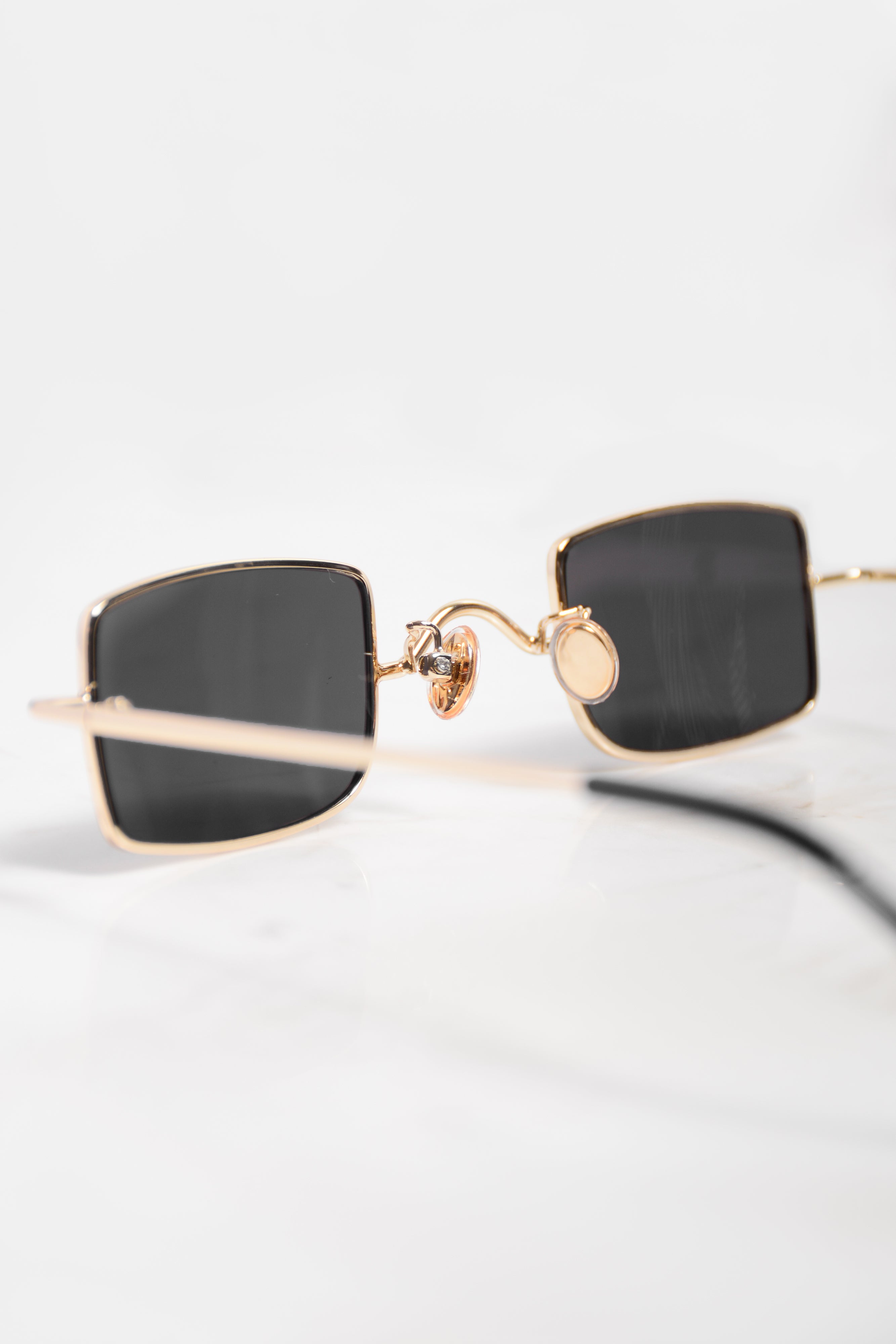 Bette Sunnies Negras - Dorado