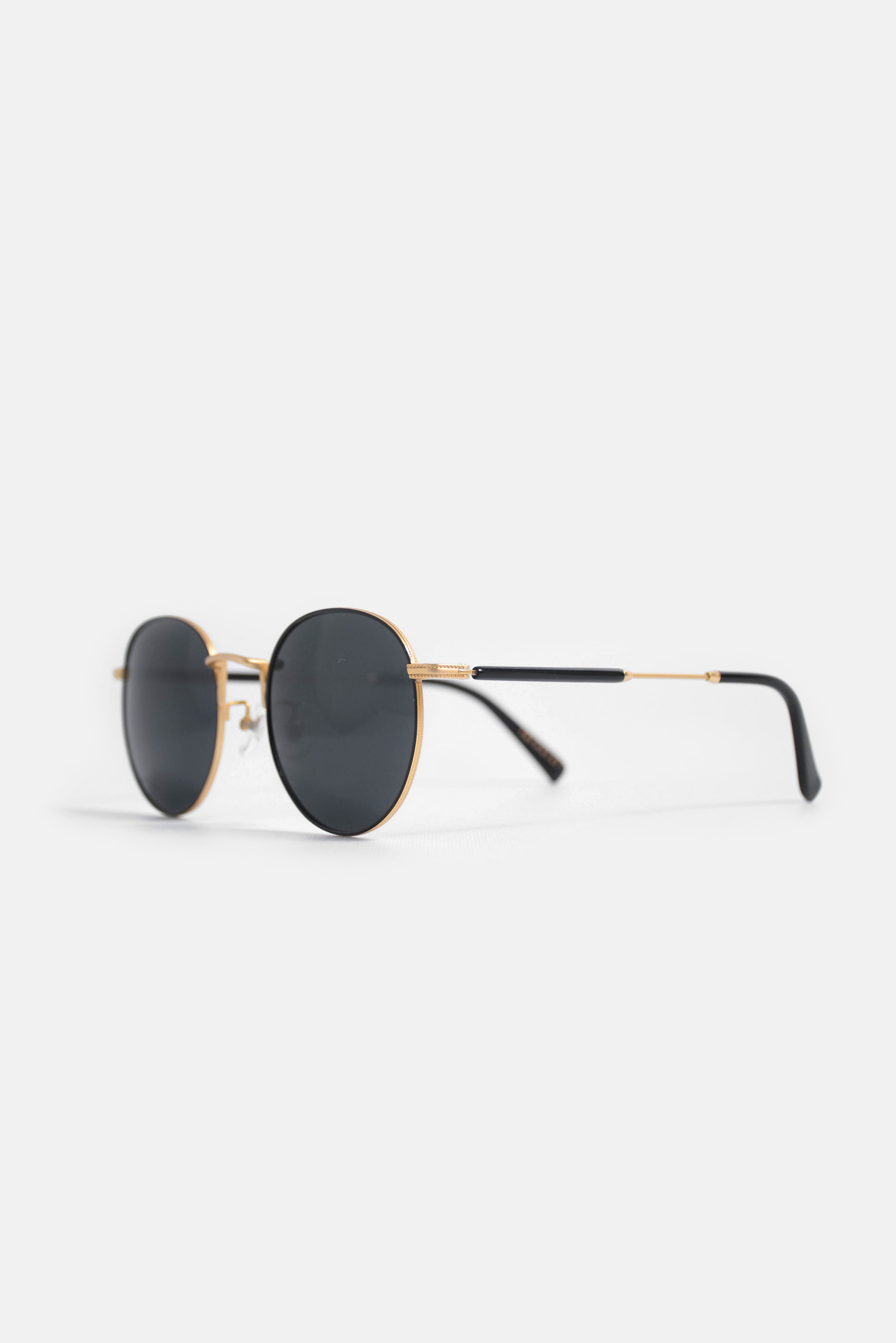 Danielle Sunnies Negro Dorado