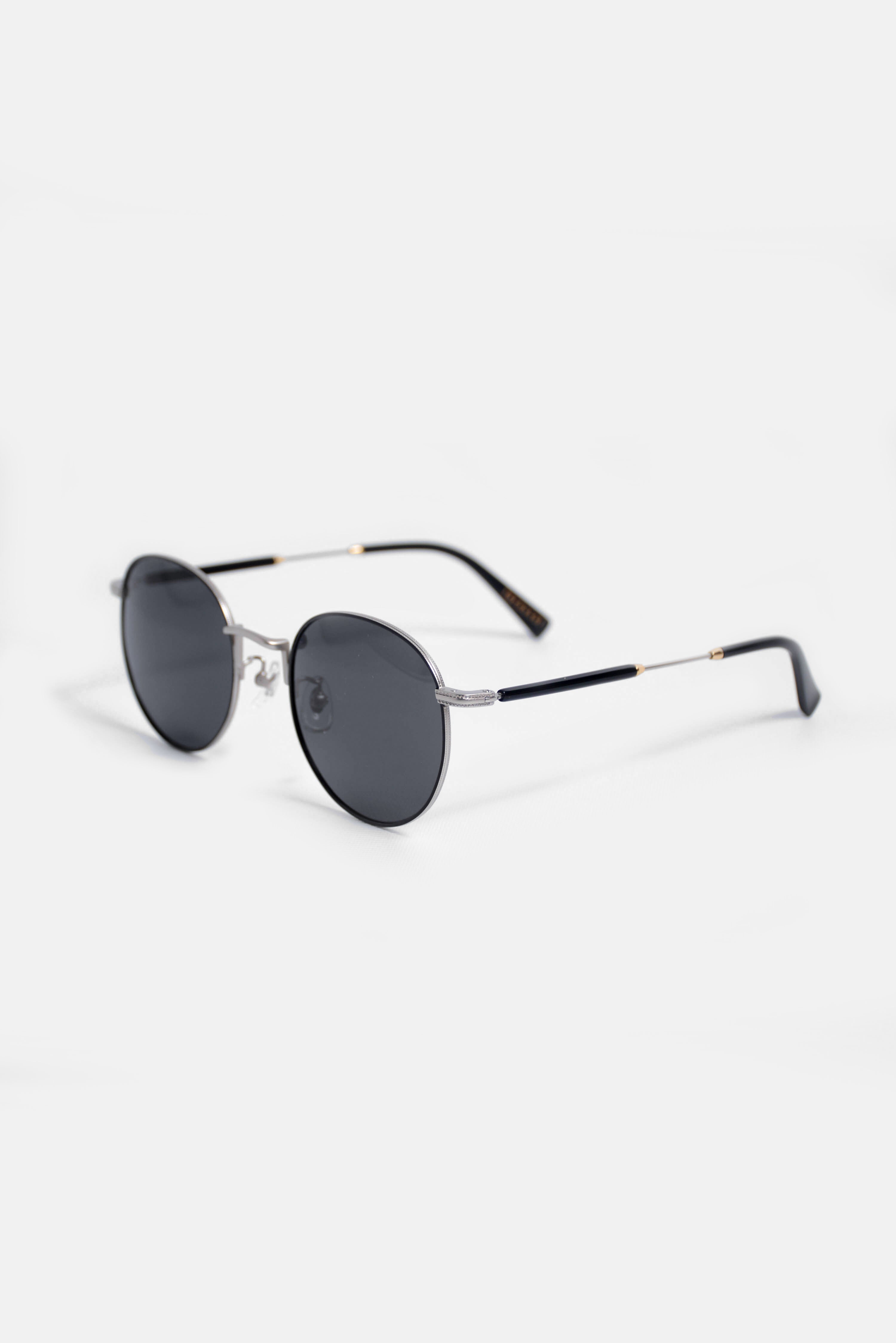 Danielle Sunnies Negro Plateado